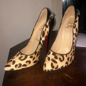 WORN ONCE IN VERY GOOD CONDITION. AUTHENTIC-